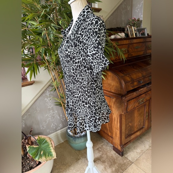 Sunny Leigh ladies NWOT Animal, print button down blouse 2X great travel top top - Picture 7 of 11